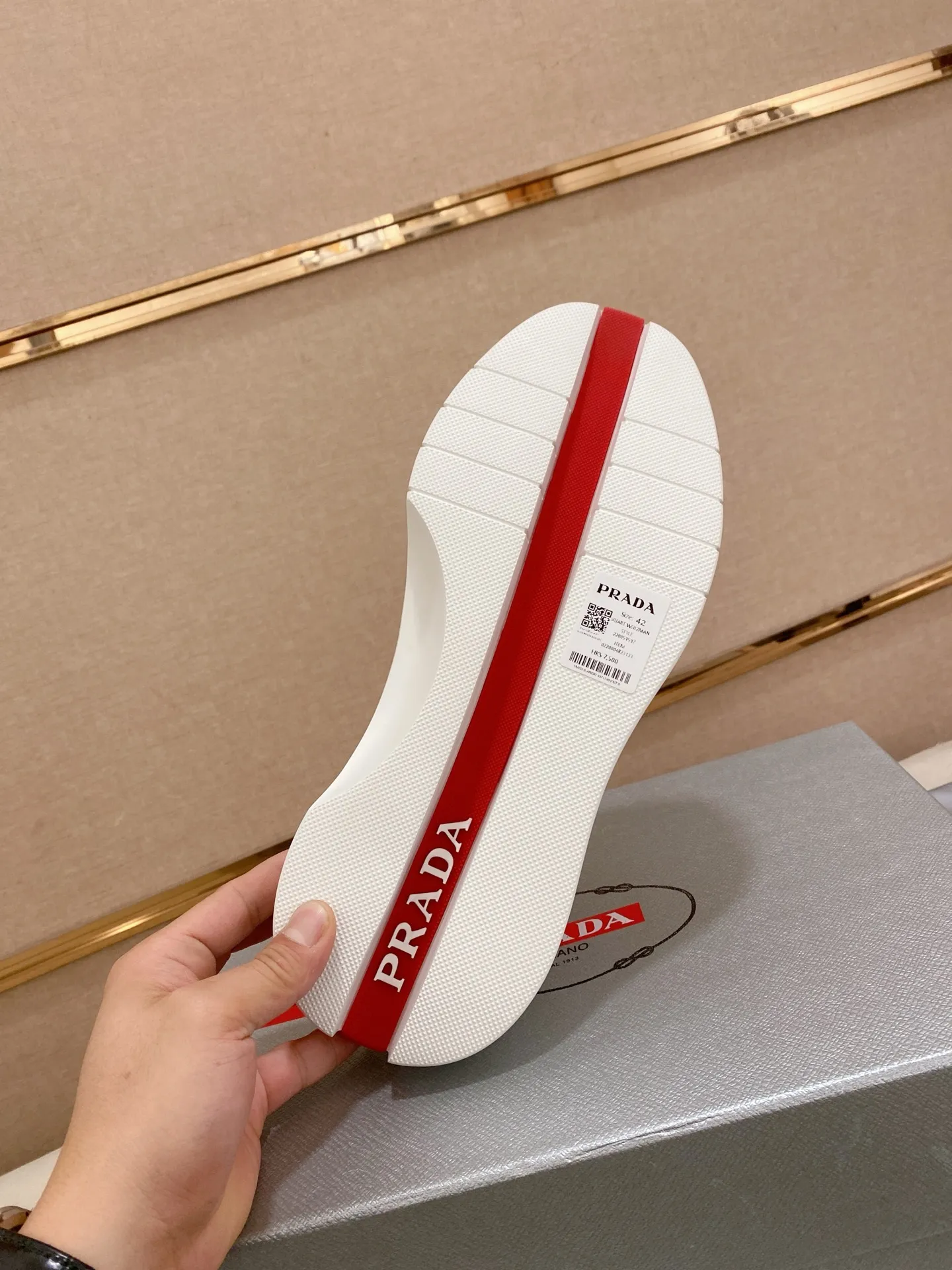 Men's shoes 💰 620💰 ✔️✔️✔️High-quality new PRADA counters are launched simultaneously, new men's shoes, 😘fabrics are selected from breathable fly-knit fabrics. Lining: Imported cowhide leather lining. 👍🏿High-end☄️Open-molded non-slip rubber outsole, exquisite lines, simple and elegant, comfortable and high-end for leisure travel. Code number: 38 to 45